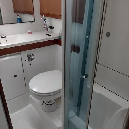 Private On Sailing Yacht 'victoire' Botel *