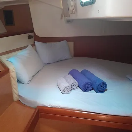 Botel Private On Sailing Yacht 'victoire'