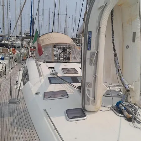 Botel Private On Sailing Yacht 'victoire' *