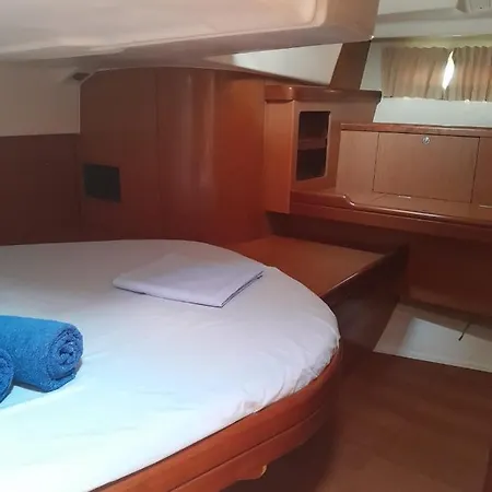Botel Private On Sailing Yacht 'victoire' Marzamemi